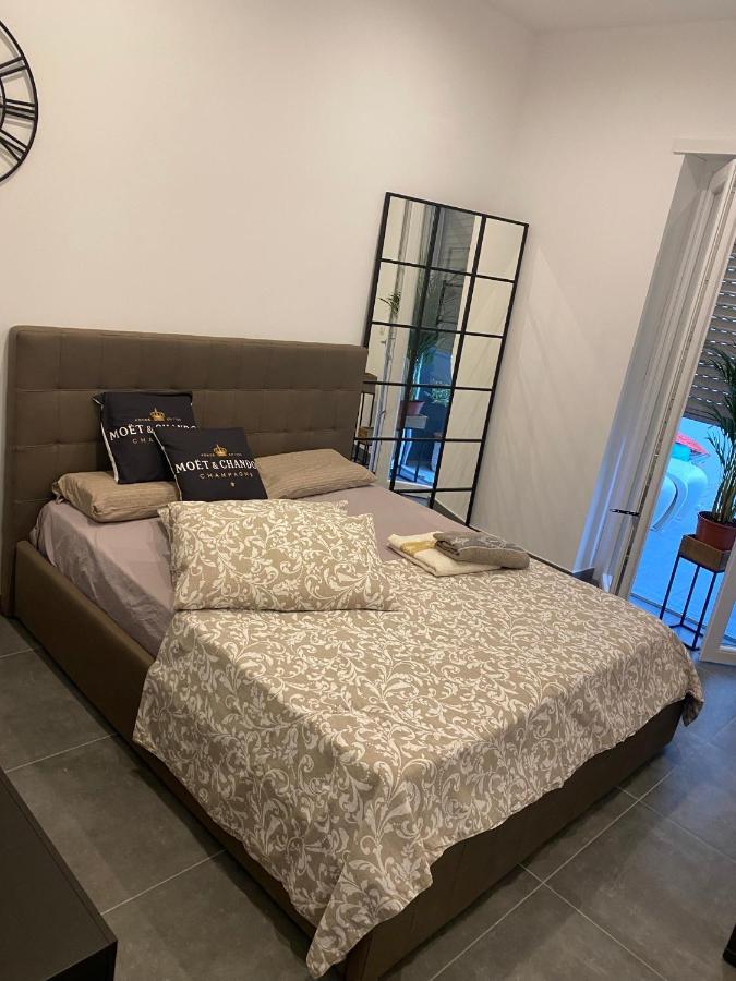 Decoluxe !Apartamento Con 1 Camera Da Letto , In Zona San Paolo , Via Martiniana Turin Extérieur photo